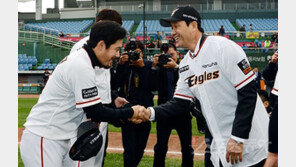 [강산의 미야자키 리포트] “TOP 중의 TOP” 이용규 향한 한용덕 감독의 진심