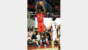 ‘슈퍼 히어로’ 헤인즈, SK 홈 5연승 안겼다