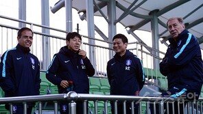 “걱정마 이길거야” 불안을 자신감으로 바꾼 외인코치들