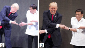 트럼프 “손잡기 힘드네”… 아세안식 악수에 쩔쩔