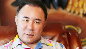 “야 XX야, 폐업 시켜!”…BBQ 윤홍근 회장, 가맹점에 폭언·욕설