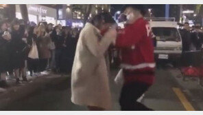 ‘홍대 버스킹 머리채’ 임병두, 사과문에도…논란 계속