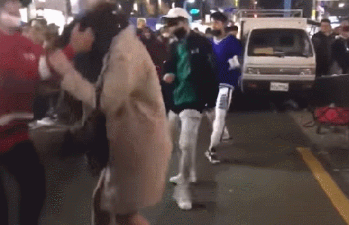 [영상]‘홍대 머리채 버스킹’ 임병두 “머리를 재밌게 리듬감 있게 흔들어 준거”