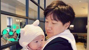 “이 부녀, 러블리”…조우종♥정다은, 딸 아윤 공개