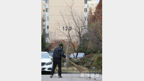 최저인금 인상에 아파트 경비원 1만 명 해고위기