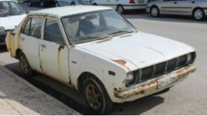 ‘주인 기다리다 늙은 자동차’ 주차한 곳 못 찾아 20년 만에…