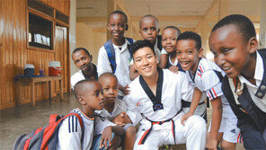 [스마트 컨슈머]전 세계 뿌려진 국제청소년연합의 별들, 오지 곳곳을 밝히다