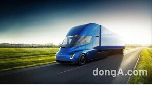 테슬라, 대형 전기트럭 ‘세미’ 공개… 물류업체 선주문 쇄도