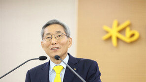 [오늘의 얼굴] 윤종규 KB금융 회장, 3년 더