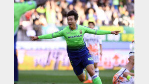 K리그 ‘살아 있는 전설’ 이동국, 내년에도 전북 유니폼 입는다