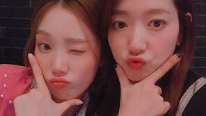 [#해시태그 컷] 박신혜·이성경, 아름다운 V라인 우정