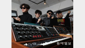 카세트테이프로 1집 낸 ‘괴짜 밴드’