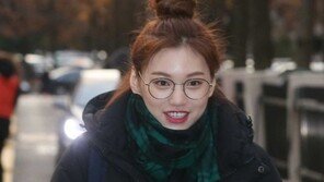 [동아포토]위키미키 김도연,  수험생 패션.. 롱패딩과 담요는 필수