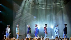 비명같은 환호성·한국식 떼창…美 팬덤문화까지 바꾼 방탄소년단