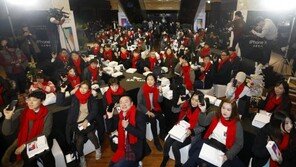 [청계천 옆 사진관] “6박 7일 기다렸어요” 아이폰X 출시 첫날 개통 현장