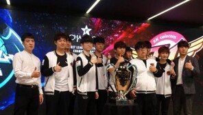 "페이커 잡고 후니 가고..." SKT, 2018 시즌 계약 공개