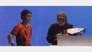 [SWC2017] 서머너즈워 일본 오지이펜, 한국대표 스킷 꺾고 8강행