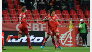 권창훈·석현준 골맛…신태용 감독 웃음꽃