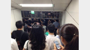 서울 지하철 2호선, 단전으로 9분간 운행 중단 “출근 대란…아침에 웬 난리”