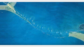 [대박! 이거 봤어?] 우주왕복선이 발견한 바닷속 고대의 다리?