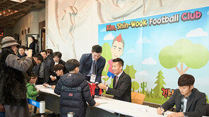 연말에도 쉴 틈 없는 ‘키다리 아저씨’의 축구 나눔