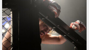 ‘테크노 골리앗’ 최홍만, ‘데빌맨’ 우치다 꺾고 10년 만에 킥복싱서 승리