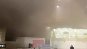 [영상]“무서워” “냄새 심하고 코·목 아파” 김포공항 화재 현장 ‘긴박’