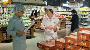 롯데마트 신선식품 불량보상 급감… 위생전문가 ‘하이젠 마스터’制 안착