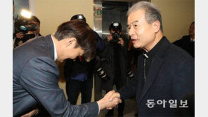 “교황 낙태발언 인용 실수”… 고개 숙인 조국