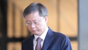 “이게 제 숙명이라면…” 우병우, 16시간 조사 후 귀가하며 한 말은?