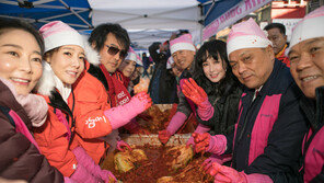 적우, 김보성과 김치나눔 봉사…첫디너쇼 앞서 뜻깊은 시간