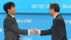 [동아포토]서대원 사무총장 ＂지성씨 특별대표 부탁해요＂