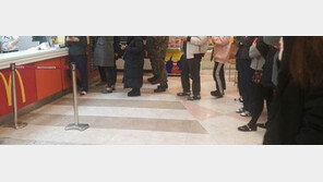 “1시간 줄섰다”…‘맥도날드X카카오프렌즈’ 인형 ‘구매인증’ 물결