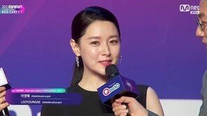 ‘2017 MAMA’ 이영애 ‘외모’ 화제…“다 오징어 만드네ㄷㄷ”