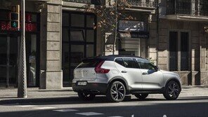 볼보 ‘더 뉴 XC40’ 글로벌 무대 본격 출격… 불붙는 고급 소형 SUV 시장