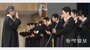 김명수 “재판 독립 지키는게 첫째 임무”… 정치권에 유감 표명