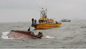 민주당 “文대통령, ‘영흥도 낚싯배 전복’ 보고 뒤 신속대처…실종자 수색 전력”
