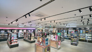 올리브영 명동점 리뉴얼, 다국적 명동 상권 공략