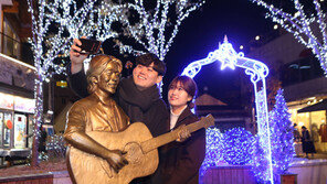 ‘김광석 길’ 야간조명 인기