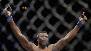 오브레임 꺾은 ‘은가누’ 누구? 가난한 어린시절…‘타이슨’ 보며 선수 꿈꿔