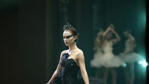 “전용기엔 그와 나, 침대만”…내털리 포트먼, ‘와인스틴 성추문’ 폭로 합류