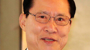 송영무 국방 “방위산업, 미래 먹거리로 육성”