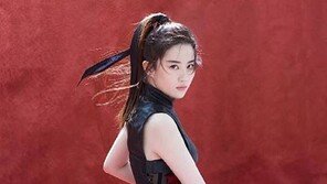 유역비 ‘뮬란 캐스팅’ 갑론을박…“닮았네” VS “너무 예뻐”