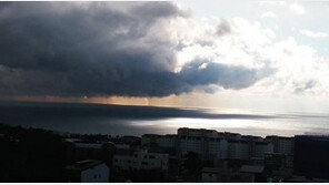 “하늘과 바다가 이어졌다!” 제주 서귀포 ‘용오름 현상’ SNS 인증샷