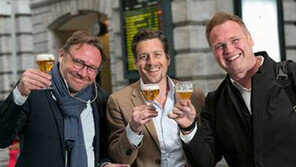 역사를 품은 맥주 vs 디자인 뽐낸 맥주