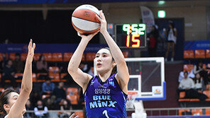 4쿼터 접수한 토마스·박하나