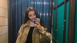 “바비 인형 같아”…선미, 색다른 모델 포스에 팬들 ‘감탄’