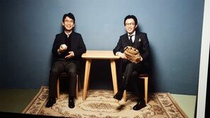 ‘문재인 구두’ 아지오 모델 된 유시민·유희열…모델료? 구두 “한 켤레”