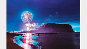 여명의 수줍은 빛 겨울 한라산을 품다