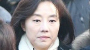 조윤선 17시간 검찰 조사 받고 귀가, 석방 넉 달 만에…이번엔 어떤 조사?